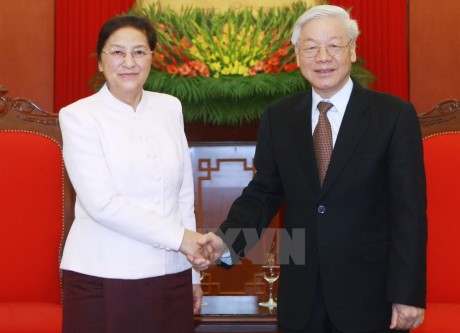 KPV-Generalsekretär Nguyen Phu Trong empfängt laotische Parlamentspräsidentin - ảnh 1