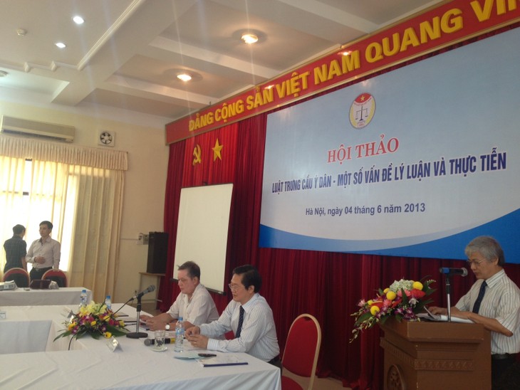 การสัมมนา “กฏหมายการทำประชาพิจารณ์-ปัญหาทางทฤษฎีและสถานการณ์ที่เป็นจริง” - ảnh 1