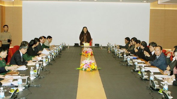 รองประธานรัฐสภา ต่องถี่ฟ้อง เป็นประธานการประชุมของคณะกรรมการจัดการประชุม IPU - ảnh 1