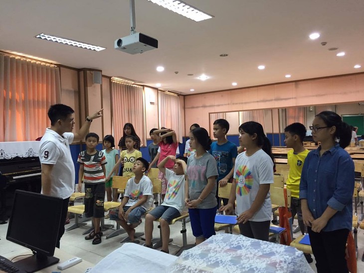 The Hanoi Miracle Choir and Orchestra: When music changes life - ảnh 1