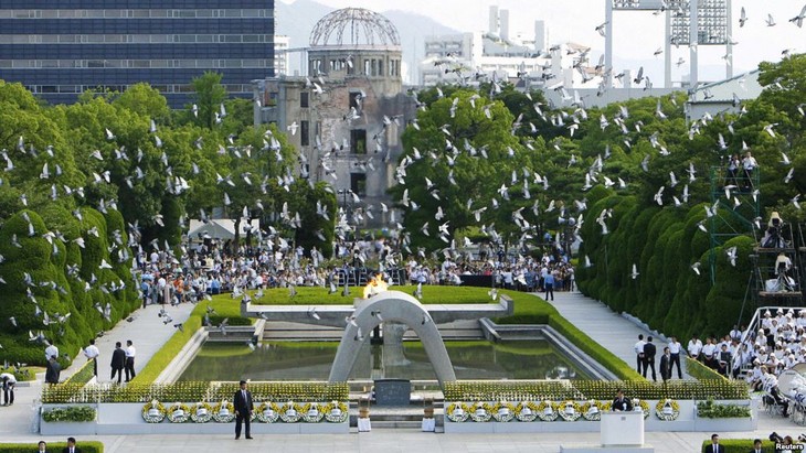 Japan marks 71st anniversary of Hiroshima atomic bombing - ảnh 2