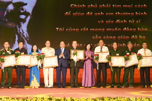 В Ханое названы 700 лучших граждан Вьетнама, имеющих заслуги перед Отечеством - ảnh 2