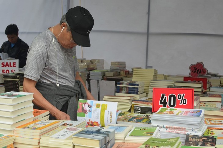 В Ханое в пятый раз открылся День вьетнамской книги - ảnh 2