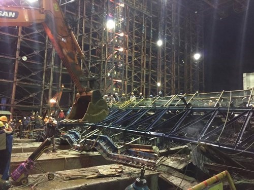 Deputy PM Hoang Trung Hai inspects rescue work after Formusa scaffold collapse - ảnh 1
