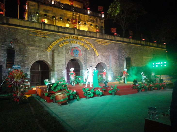 Vietnam Traditional Craft Village Tourism Festival 2016 at Thang Long Imperial Citadel - ảnh 1