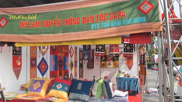 Vietnam Traditional Craft Village Tourism Festival 2016 at Thang Long Imperial Citadel - ảnh 2