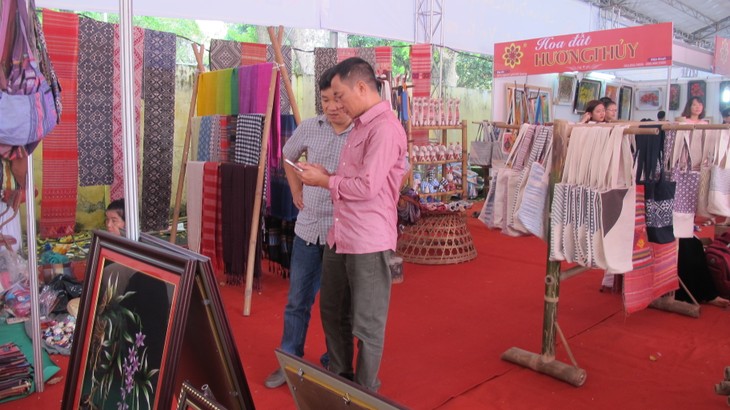 Vietnam Traditional Craft Village Tourism Festival 2016 at Thang Long Imperial Citadel - ảnh 10
