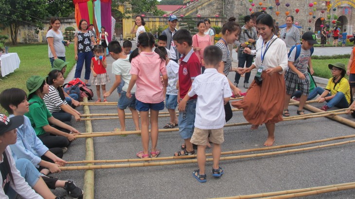 Vietnam Traditional Craft Village Tourism Festival 2016 at Thang Long Imperial Citadel - ảnh 12
