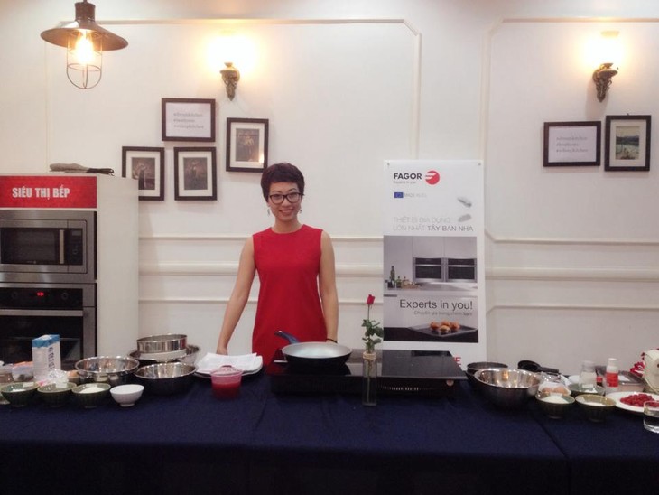 Red velvet cupcake with food blogger Phan Anh Esheep - ảnh 1