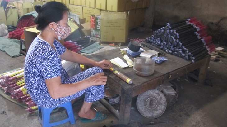 Making incense in Xa Kieu traditional craft village - ảnh 5