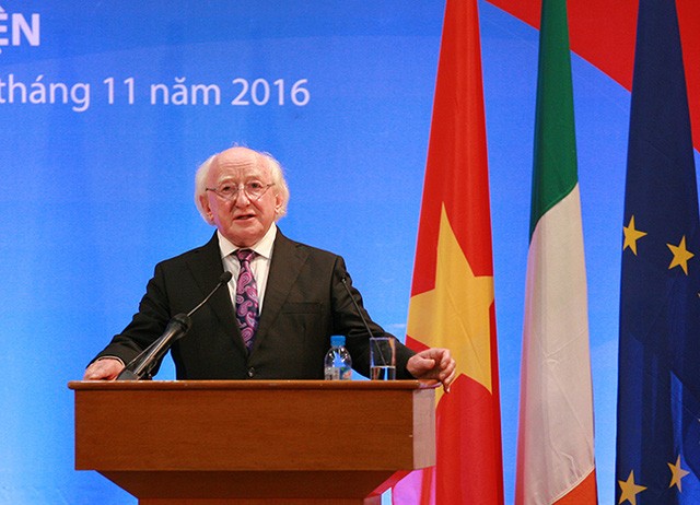 Le président irlandais termine sa visite au Vietnam - ảnh 1