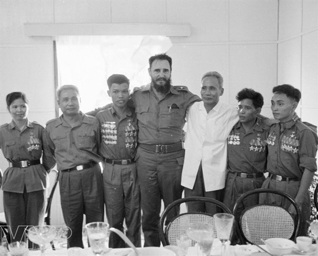 Fidel Castro aux côtés des Vietnamiens pendant la guerre - ảnh 6