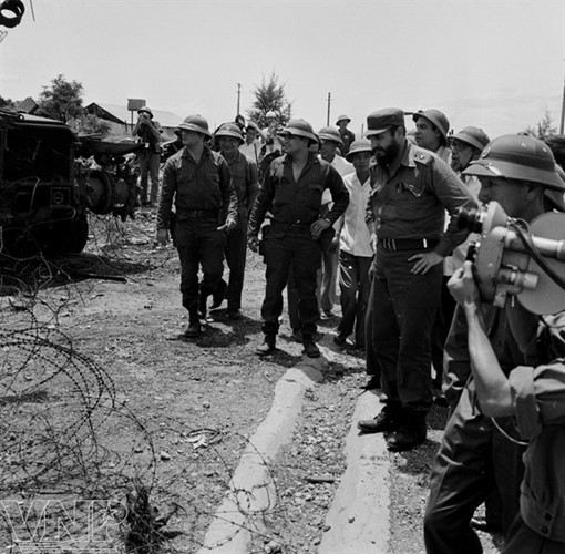 Fidel Castro aux côtés des Vietnamiens pendant la guerre - ảnh 8