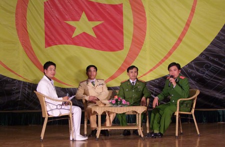 កម្មវិធីផ្លាស់ប្តូរដោយប្រធានបទ៖រួមដៃដើម្បីសង្គមមួយប្រកបដោយសុខសាន្តត្រាណ - ảnh 1