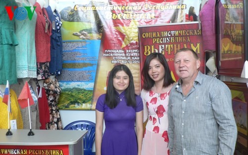 quảng bá sản phẩm việt nam tại hội chợ truyền thống kursk (nga) hình 0 quang ba san pham viet nam tai hoi cho truyen thong kursk (nga) hinh 0