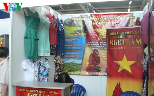 quảng bá sản phẩm việt nam tại hội chợ truyền thống kursk (nga) hình 2 quang ba san pham viet nam tai hoi cho truyen thong kursk (nga) hinh 2