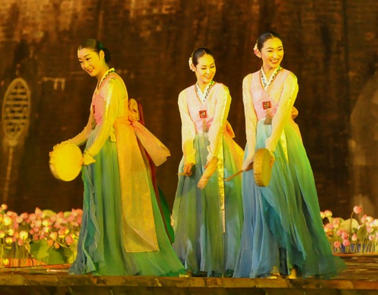 Ouverture du Festival de Hue 2012 : une soirée culturelle splendide - ảnh 14