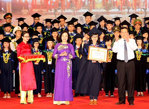 Đào Hải Hà, lauréate du concours d’entrée à l’université des langues de Hanoï - ảnh 1