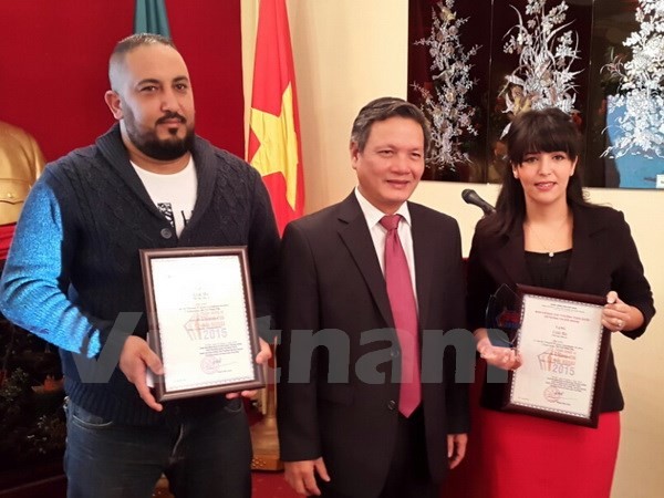 Trao giải thưởng thông tin đối ngoại cho nhà báo Algeria - ảnh 1