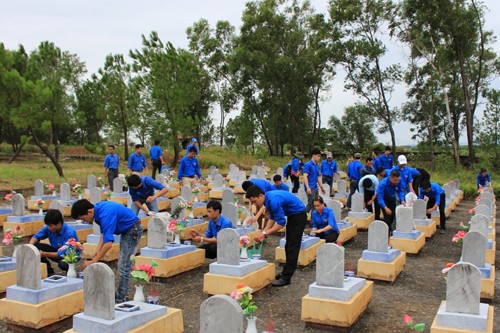 กิจกรรมต่างๆในโอกาสรำลึกวันทหารทุพพลภาพและพลีชีพเพื่อชาติ - ảnh 1