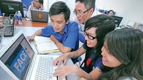 ส่งเสริมการศึกษาเชิงสร้างสรรค์และผลิตแหล่งบุคลากรเพื่อการพัฒนาอย่างยั่งยืน - ảnh 1