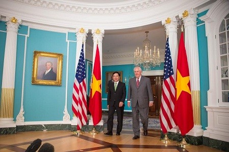 รองนายกรัฐมนตรีและรัฐมนตรีว่าการกระทรวงการต่างประเทศฝ่ามบิ่งมิงเยือนสหรัฐอย่างเป็นทางการ - ảnh 1