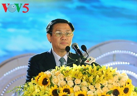 รองนายกรัฐมนตรีเวืองดิ่งเหวะเข้าร่วมพิธีรำลึกครบรอบ110 ปีการท่องเที่ยวเสิ่มเซิน - ảnh 1