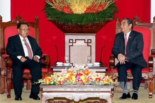 Vietnam, Laos commit to promote their special unity and cooperation - ảnh 1