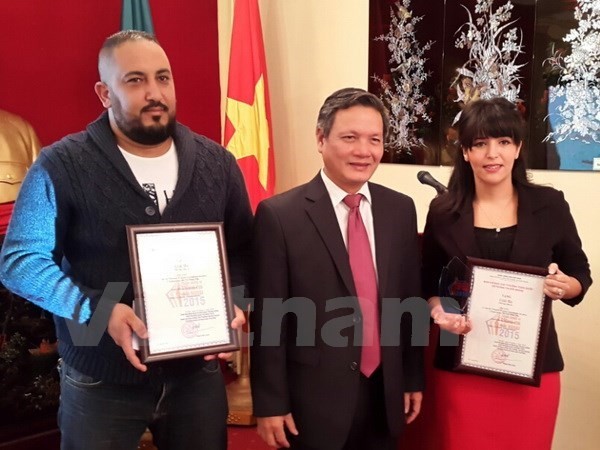 Algerian reporters receive Vietnamese awards - ảnh 1
