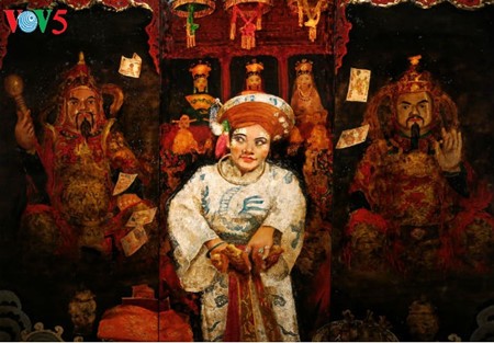 “Going into a trance” ritual depicted in Tran Tuan Long’s lacquer paintings - ảnh 15