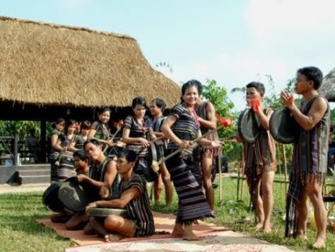 Adat- istiadat dan keyakinan warga etnis minoritas H’re - ảnh 2