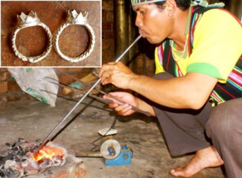 Benda kepercayaan cinta masih yang khas dari warga etnis minoritas Chu ru - ảnh 1