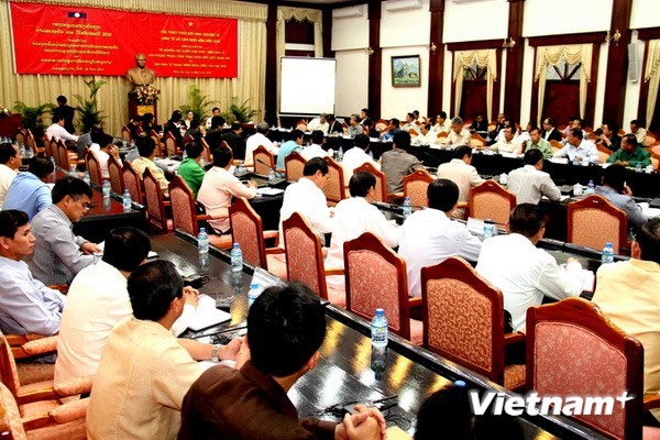 ຫວຽດນາມ-ລາວແລກປ່ຽນ ບົດຮຽນກ່ຽວກັບຂົງເຂດ ເສດຖະກິດ - ảnh 1