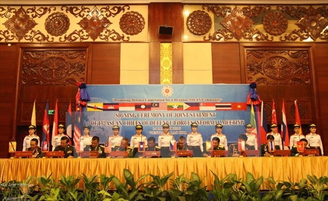ອັດກອງປະຊຸມບໍ່ເປັນທາງການຜູ້ບັນຊາການທະຫານປ້ອງກັນປະເທດອາຊຽນຄັ້ງທີ13 - ảnh 1