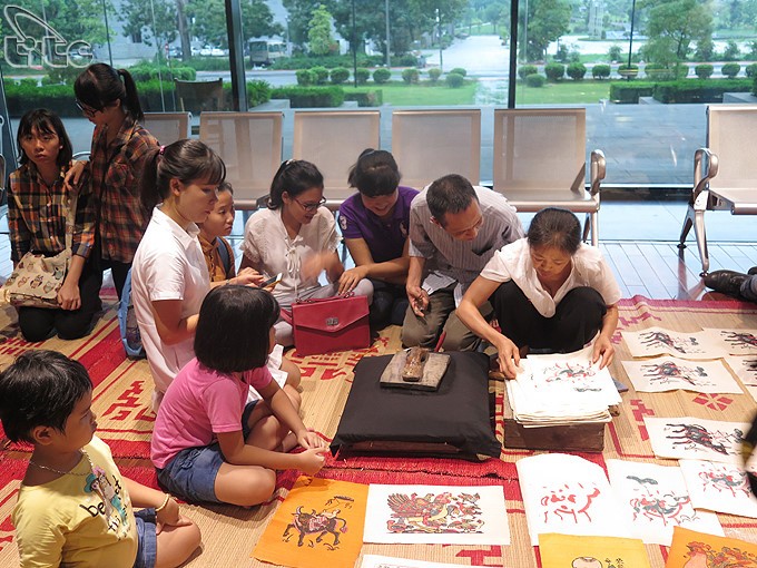 Twelve typical Vietnamese folk paintings exhibit in Ha noi - ảnh 5