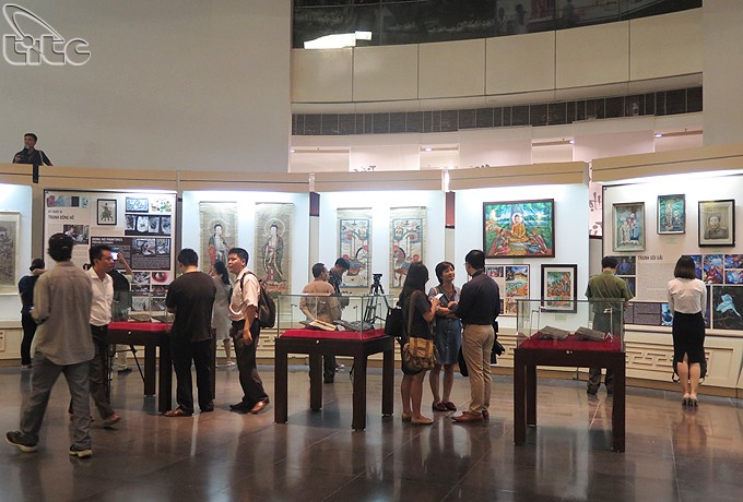Twelve typical Vietnamese folk paintings exhibit in Ha noi - ảnh 1