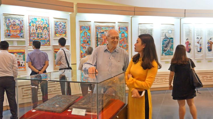Twelve typical Vietnamese folk paintings exhibit in Ha noi - ảnh 3
