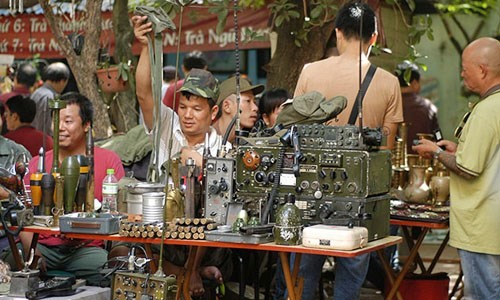 Vintage- Art Flea market in Ha Noi - ảnh 5