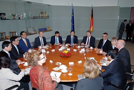 Premierminister Nguyen Tan Dung trifft den deutschen Bundestagspräsidenten - ảnh 1