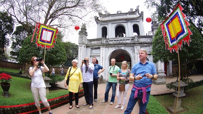 កាណាល់ទូរទស្សន៍អាមេរិក CNN ផ្សព្វផ្សាយទួរទេសចរណ៍នៅទីក្រុងហាណូយ - ảnh 1