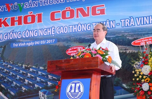 ពិធីបើកការដ្ឋានសាងសង់មជ្ឈមណ្ឌលផលិតកម្មពូជបង្កងបច្ចេកទេសខ្ពស់នៅខេត្ត Tra Vinh - ảnh 1