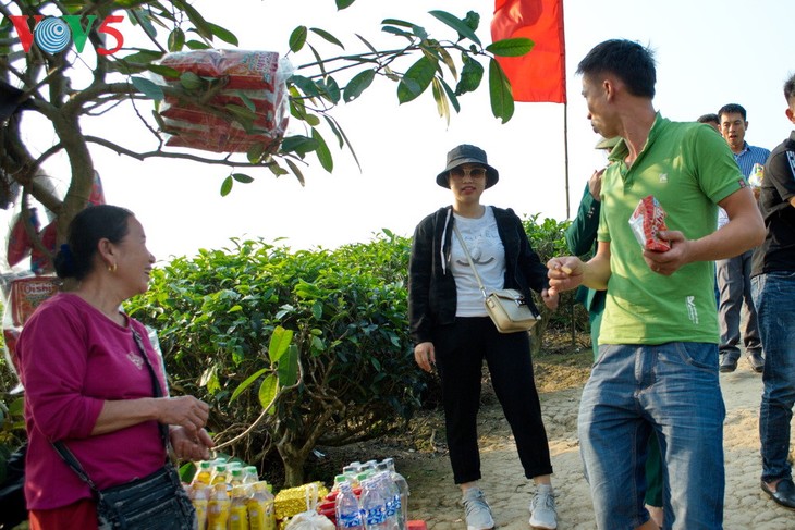 ຄວາມງາມຂອງຫາດດອນຫີນຊາ ແທງເຈືອງດຶງດູດນັກທ່ອງທ່ຽວມາຢ້ຽມຊົມເປັນຈຳນວນຫລວງຫລາຍໃນໂອກາດບຸນເຕັດ - ảnh 13