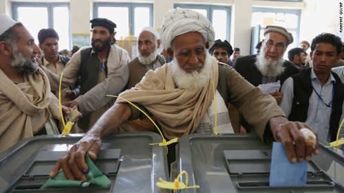 アフガン大統領選 決選投票の可能性も - ảnh 1
