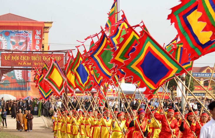 ハノイで多くの祭りが開会 - ảnh 1