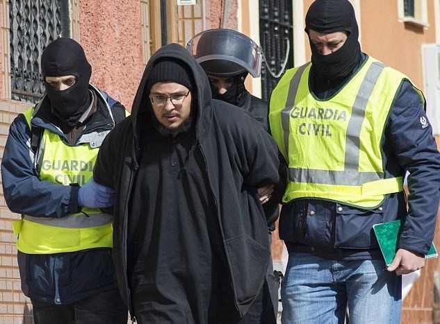 スペイン、イスラム国への勧誘の疑いで4人を逮捕 - ảnh 1