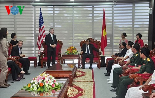 米海軍長官、ベトナムを訪問 - ảnh 1