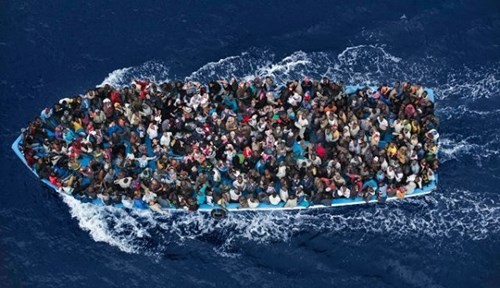 イタリア、難民446人を救助 - ảnh 1