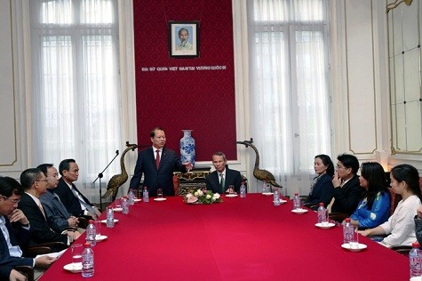 ニン副首相、ベルギー駐在ベトナム大使館を訪問 - ảnh 1