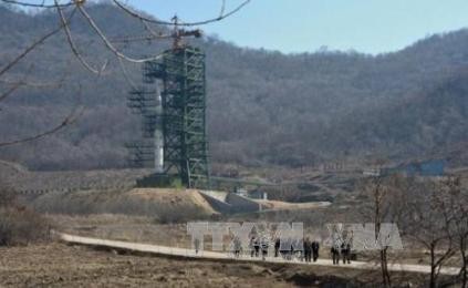朝鮮、日本海に射程の短い5発の飛翔体を発射 - ảnh 1