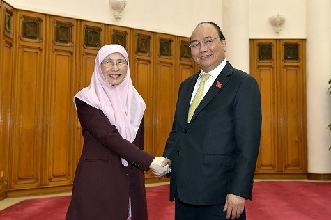 フック首相、マレーシアの副首相と懇談 - ảnh 1